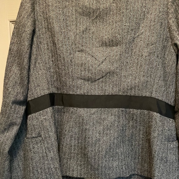 Classiest, versatile blazer! - Picture 3 of 4